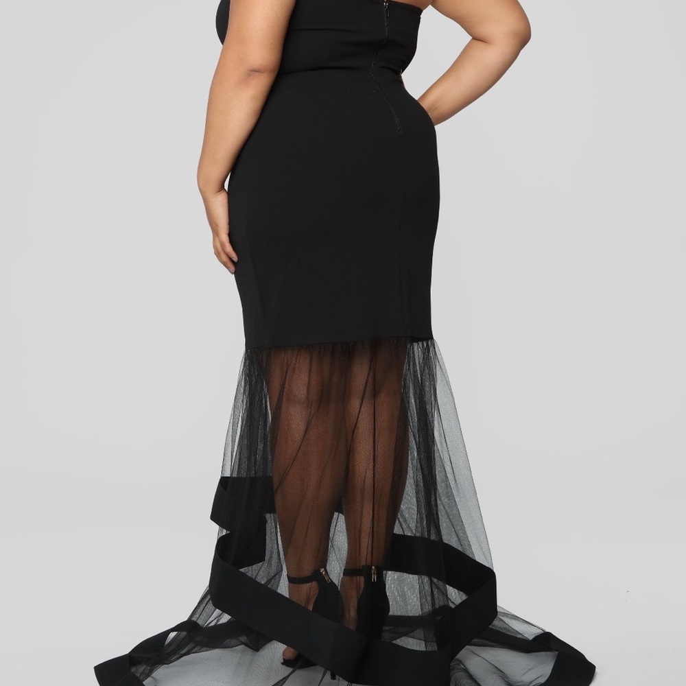 *NWT* Elegant Black Strapless Dress with High-Low Sheer Mesh Detail - Picture 2 of 3